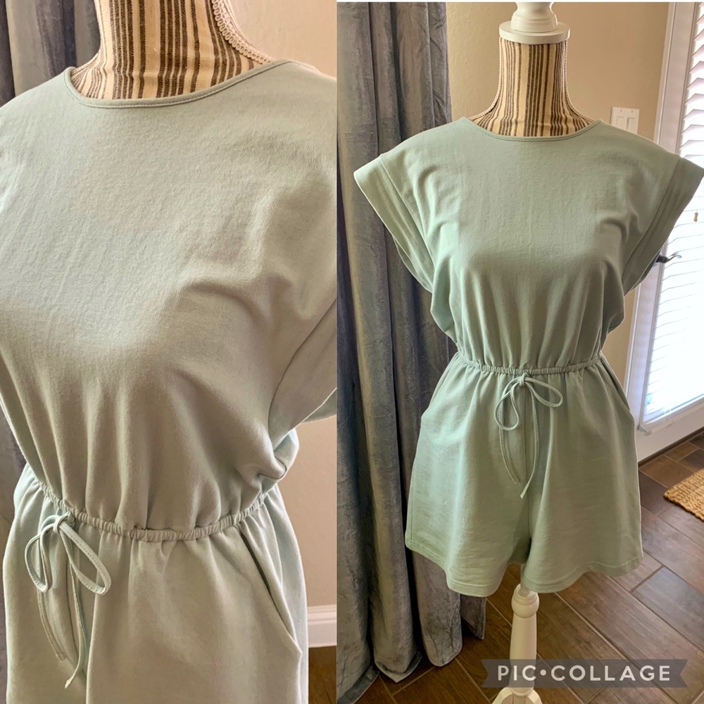 Mint Green Tie-waist Romper
Size: Small
Color: mint green